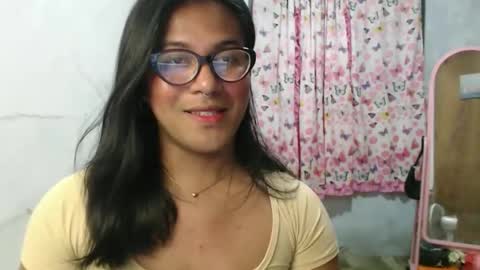 Ellez online show from March 10, 2026, 8:14 pm