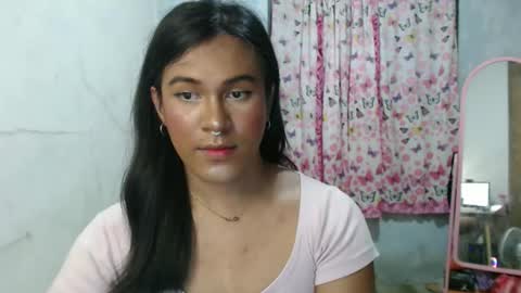 Ellez online show from April 13, 2026, 3:06 pm