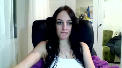 Snapshot of blacky_berry chatting on January 10, 2025, 7:43 pm Ivy online show from January 10, 2025, 7:43 pm