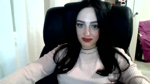 Snapshot of blacky_berry chatting on January 25, 2025, 10:18 pm Ivy online show from January 25, 2025, 10:18 pm