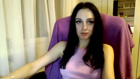 Snapshot of blacky_berry chatting on February 20, 2025, 11:21 pm Ivy online show from February 20, 2025, 11:21 pm