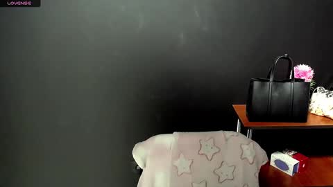 Snapshot of blacky_berry chatting on February 23, 2025, 1:53 pm Ivy online show from February 23, 2025, 1:53 pm