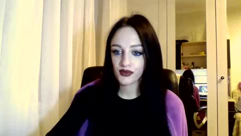 Snapshot of blacky_berry chatting on February 25, 2025, 7:25 pm Ivy online show from February 25, 2025, 7:25 pm