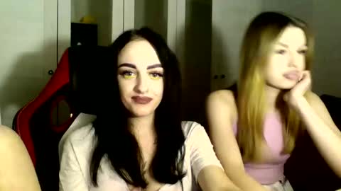 Snapshot of blacky_berry chatting on March 6, 2025, 5:00 pm Ivy online show from March 6, 2025, 5:00 pm