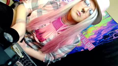 Blakely Morningstar   online show from May 20, 2026, 9:04 am