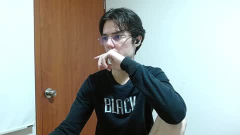 Snapshot of blakeshatter chatting on December 14, 2024, 2:21 pm blakeshatter online show from December 14, 2024, 2:21 pm