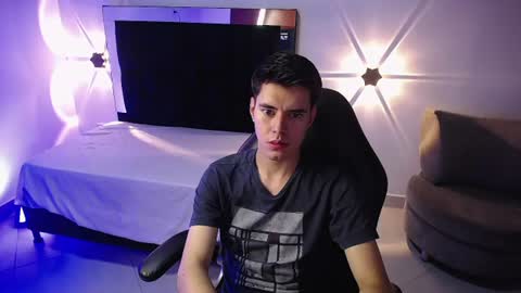 Snapshot of blakzen_ chatting on June 25, 2026, 4:01 am Blakzen online show from June 25, 2026, 4:01 am