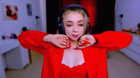 Nicole online show from September 18, 2025, 10:06 am