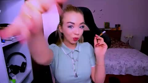 Nicole online show from January 19, 2026, 9:46 am