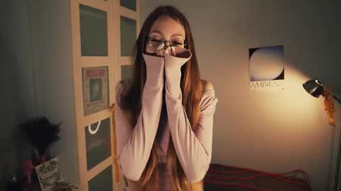  LiLy online show from September 18, 2025, 3:03 pm