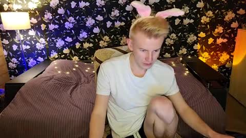 Snapshot of blond_boy69 chatting on April 6, 2026, 5:25 pm blond_boy69 online show from April 6, 2026, 5:25 pm