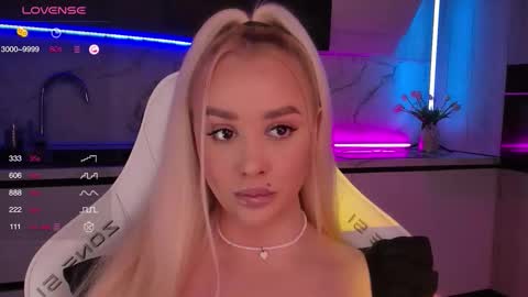 Lana online show from October 26, 2025, 7:14 am