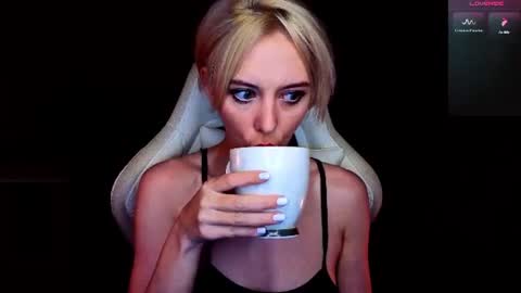 Snapshot of blond_ice_ann chatting on July 12, 2026, 11:18 pm blond_ice_ann online show from July 12, 2026, 11:18 pm