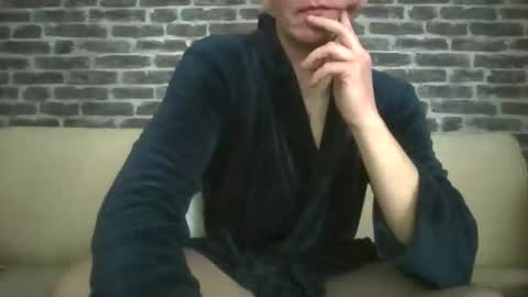 Snapshot of blondapollonl chatting on December 3, 2025, 10:57 am Apollo online show from December 3, 2025, 10:57 am