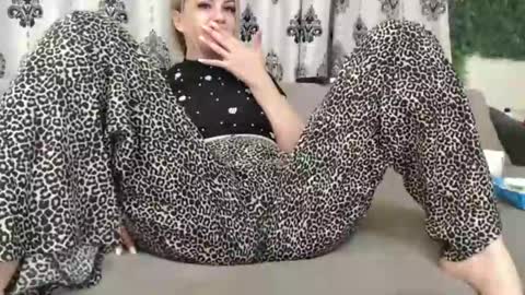 blonddaiana23 online show from April 26, 2026, 1:03 am