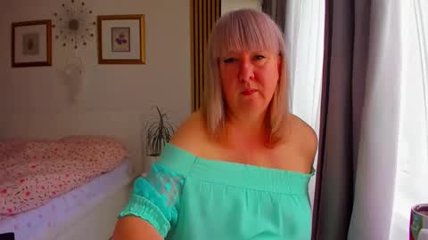 Nicole online show from April 16, 2026, 4:46 am