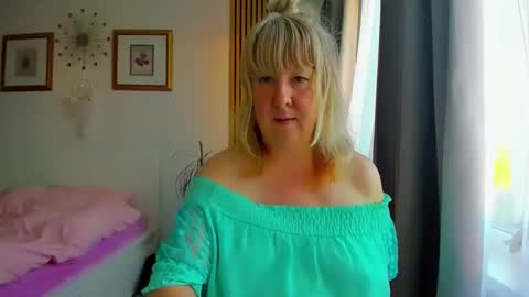 Snapshot of blonde_angel20 chatting on May 24, 2026, 5:40 pm Nicole online show from May 24, 2026, 5:40 pm