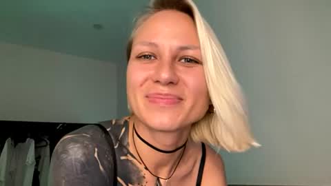 Snapshot of blonde_fuck_couple chatting on June 14, 2026, 2:24 am blonde_fuck_couple online show from June 14, 2026, 2:24 am