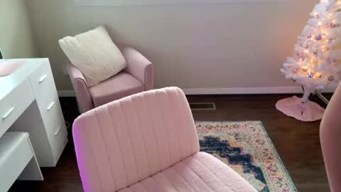 Blonde Stella online show from November 24, 2025, 6:40 pm