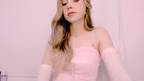 Snapshot of blondetwinkcum19 chatting on March 1, 2025, 3:21 am zoey madisson 3 online show from March 1, 2025, 3:21 am