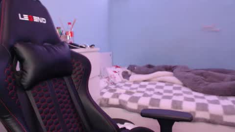 Snapshot of blondmusie chatting on October 22, 2025, 8:30 pm CAT online show from October 22, 2025, 8:30 pm