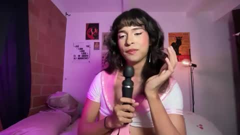 Bella Bloom ts online show from April 16, 2026, 12:33 am