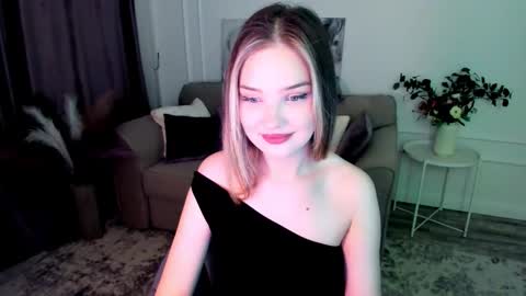 Sophia online show from September 23, 2025, 7:39 pm