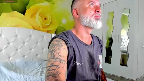 Snapshot of blowmyxxl chatting on November 6, 2025, 8:15 am Nico online show from November 6, 2025, 8:15 am