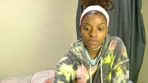 Snapshot of bluedi622952 chatting on April 17, 2026, 12:41 pm Tee online show from April 17, 2026, 12:41 pm