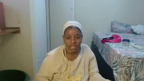 Snapshot of bluedi622952 chatting on July 5, 2026, 8:21 am Tee online show from July 5, 2026, 8:21 am