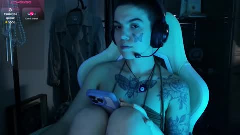 Snapshot of bluedweeb chatting on March 7, 2025, 10:56 am Blue online show from March 7, 2025, 10:56 am