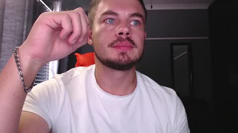 blueeyeboy0 online show from December 19, 2024, 1:07 pm