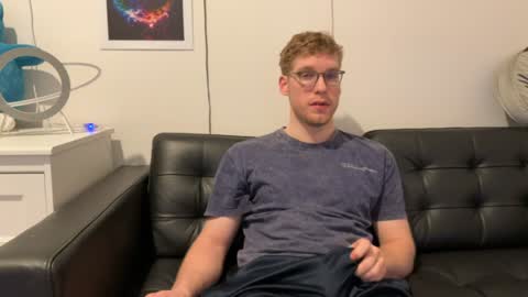 blueeyedtallguy online show from December 25, 2024, 10:59 pm