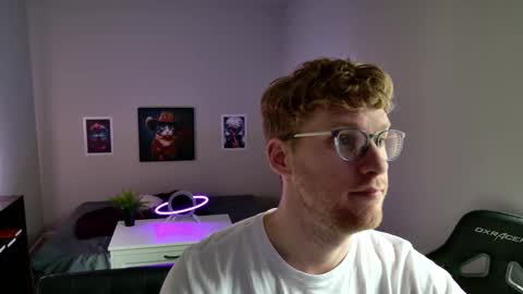 blueeyedtallguy online show from February 18, 2026, 7:43 pm