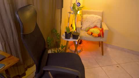 FLORAA online show from January 10, 2026, 8:05 am