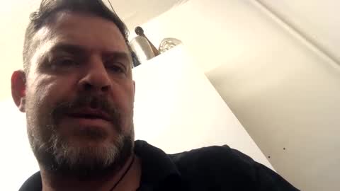 Snapshot of blueylouie8383 chatting on December 2, 2024, 1:03 am Blueyloey online show from December 2, 2024, 1:03 am