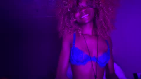 bluhaze951342 online show from November 20, 2025, 4:01 am