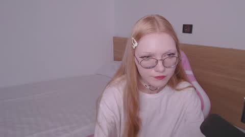 Snapshot of blush_alert chatting on June 4, 2026, 7:03 am Diana online show from June 4, 2026, 7:03 am
