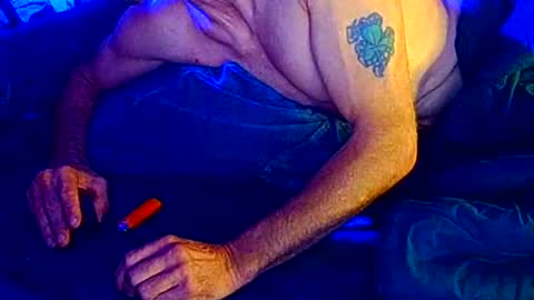 bmurray13kc2 online show from October 27, 2025, 9:02 am