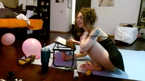 Snapshot of bombshellbaeby chatting on April 21, 2026, 2:51 am BombshellBaeby online show from April 21, 2026, 2:51 am