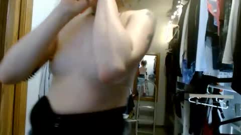 Snapshot of bombshellbaeby chatting on May 25, 2026, 9:43 pm BombshellBaeby online show from May 25, 2026, 9:43 pm