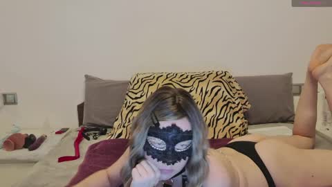 Snapshot of bonbonsitos_69 chatting on April 30, 2026, 9:26 am Lucy online show from April 30, 2026, 9:26 am