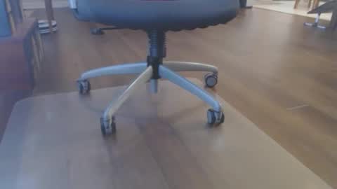 Snapshot of bone2play chatting on December 21, 2025, 1:07 pm FRECKLES online show from December 21, 2025, 1:07 pm