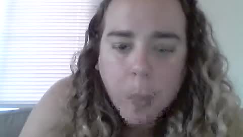 Snapshot of bongmamabear chatting on July 14, 2026, 5:29 pm bongmamabear online show from July 14, 2026, 5:29 pm