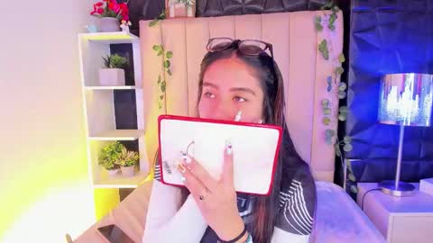 bonnali_lune online show from February 7, 2026, 7:50 pm