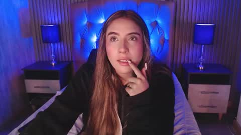 bonnali_lune online show from March 5, 2026, 11:01 pm