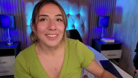 bonnali_lune online show from April 21, 2026, 1:42 am