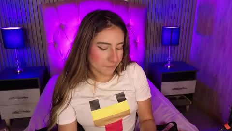 bonnali_lune online show from May 15, 2026, 5:47 am