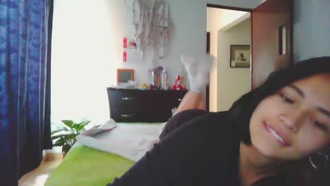 Bonnie  online show from April 6, 2026, 4:08 pm