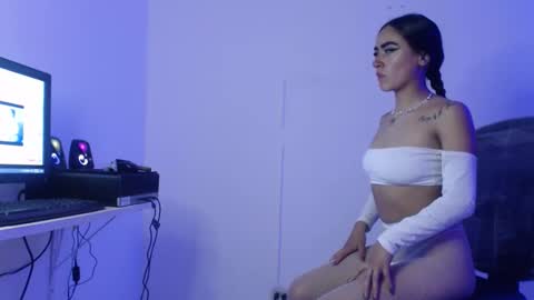 Snapshot of bonnie_blue_18 chatting on November 25, 2025, 1:33 pm Bonnie online show from November 25, 2025, 1:33 pm